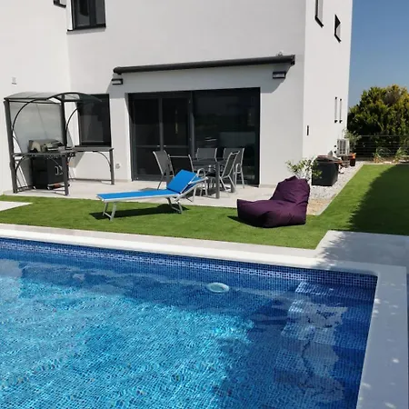 Volme Mit Pool In Ruhiger Lage By Interhome Apartman